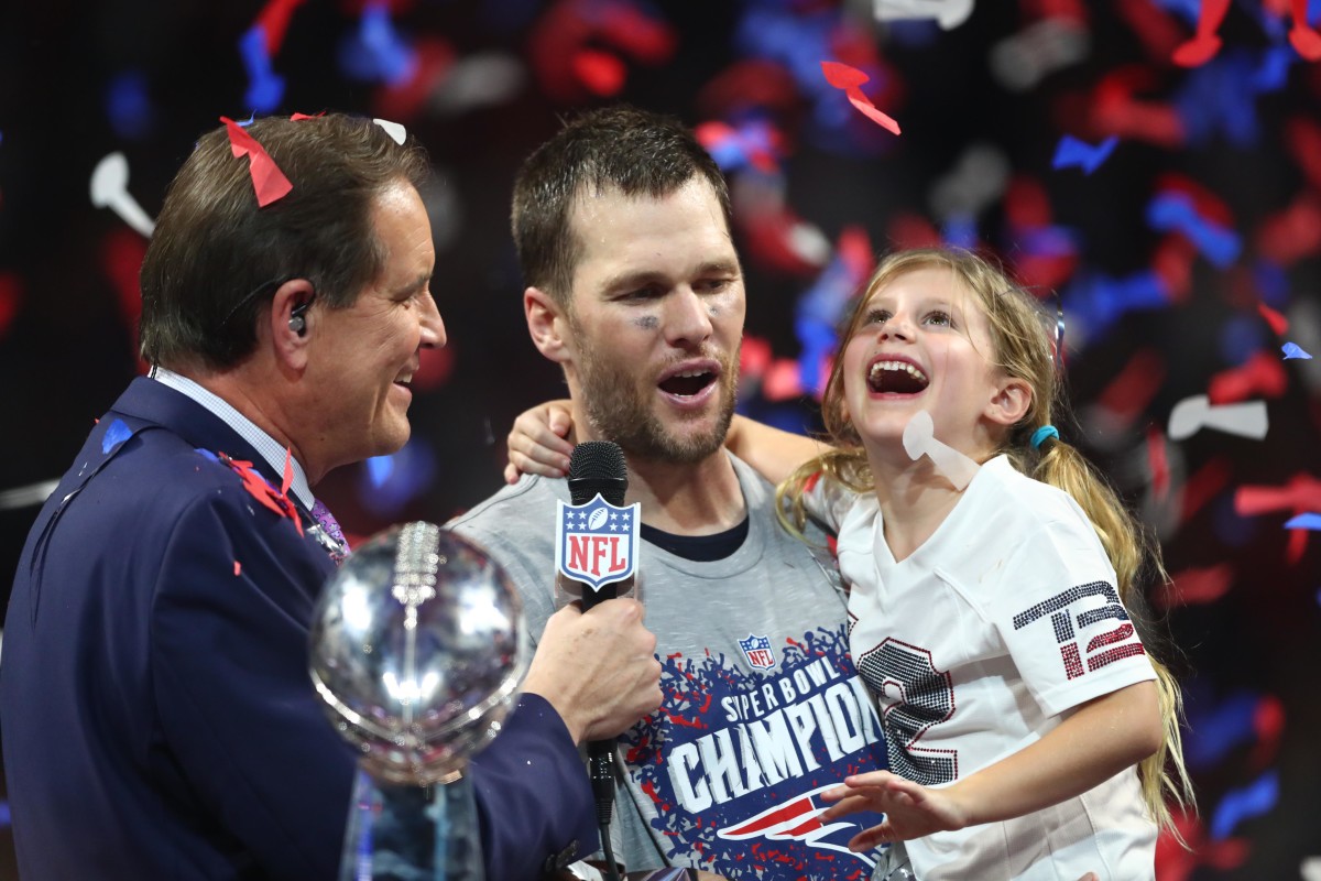 tom brady holding rings