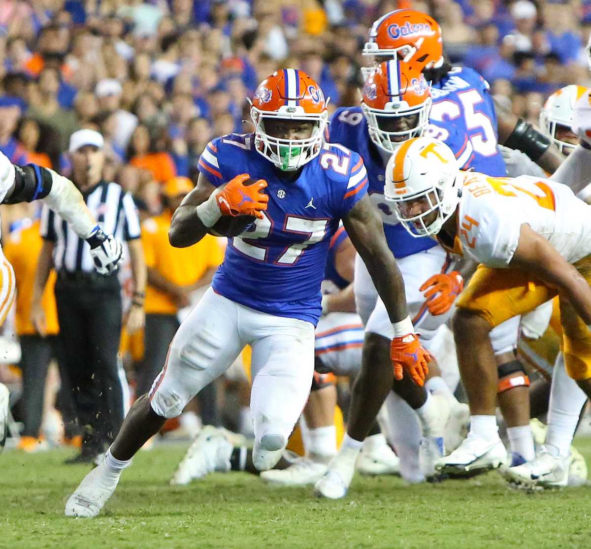 Florida Gators running back Dameon Pierce (27) runs with the ball during the football game between the Florida Gators and Tennessee Volunteers, at Ben Hill Griffin Stadium in Gainesville, Fla. Sept. 25, 2021. Flgai 092521 Ufvs Tennesseefb 53