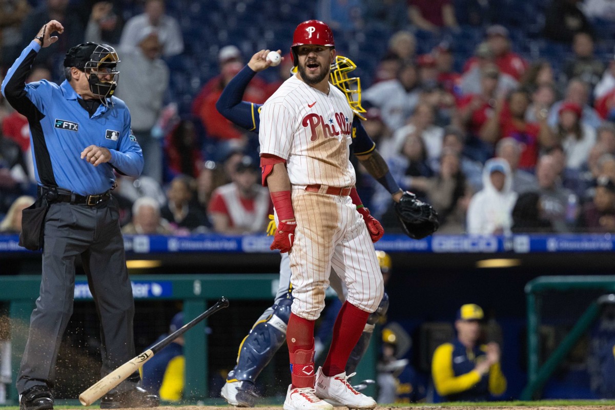 Phillies' Kyle Schwarber loses it, ejected for calling out Angel