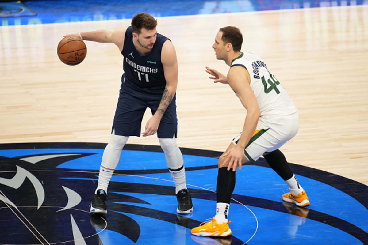 Mavericks set NBA record with 50-point halftime lead in rout - The