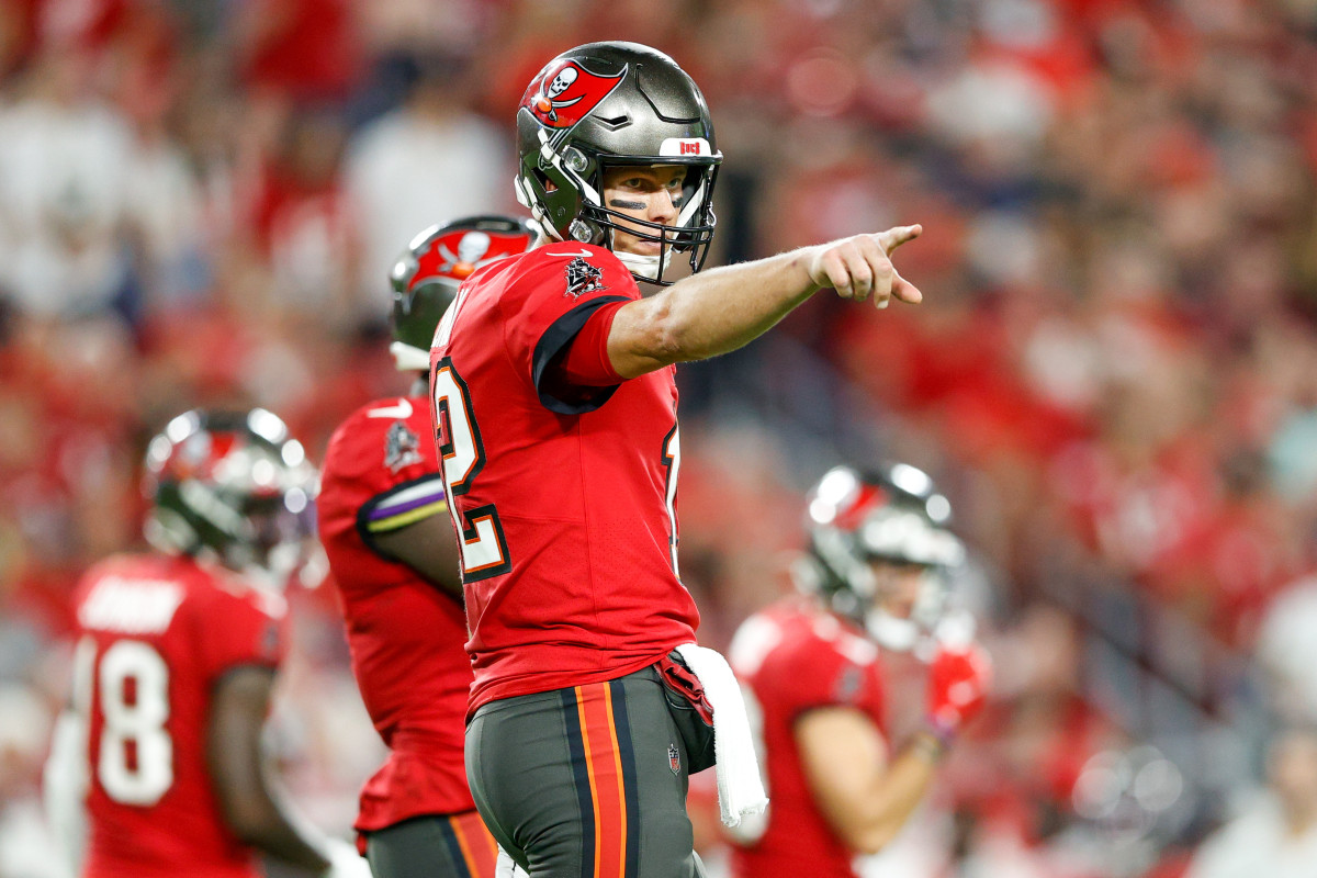 Brady Bunch: QB has taken over 200 teammates to a Super Bowl - West Hawaii  Today