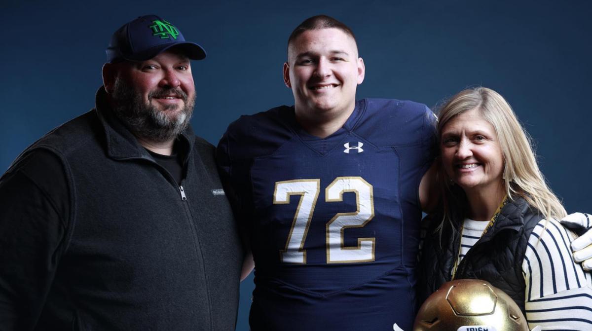 BREAKING, 2023 OL Sam Pendleton Commits To Notre Dame