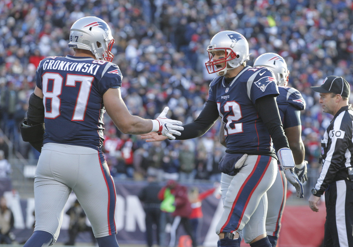 Why Tom Brady, Gronk were spotted wearing Patriots gear (presumably)