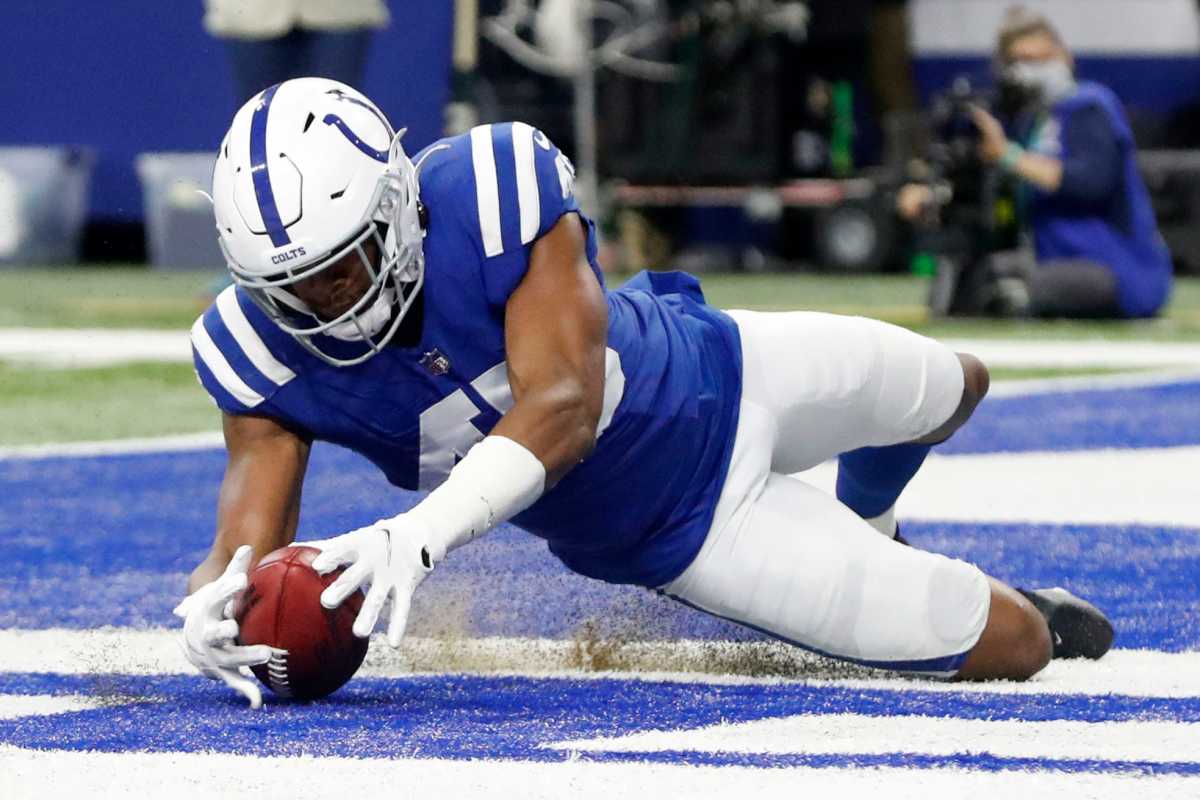 Indianapolis Colts linebacker Darius Leonard (53) warms up on the field  wearing a Salute to Service sweatshirt before an NFL football game between  the Indianapolis Colts and Baltimore Ravens, Sunday, Nov. 8