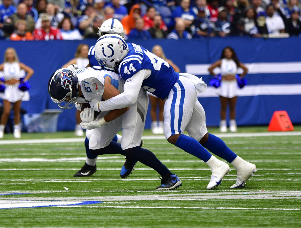 Two Indianapolis Colts fan measures themselves against Indianapolis Colts  linebacker Darius Leonard in Indianapolis Colts City at the NFL team's  football training camp in Westfield, Ind., Saturday, July 31, 2021. (AP  Photo/Michael