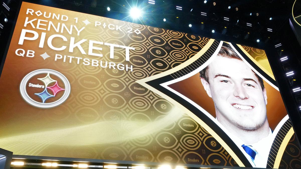 Pittsburgh Steelers Select Kenny Pickett, First QB in 2022 NFL Draft -  Sports Illustrated