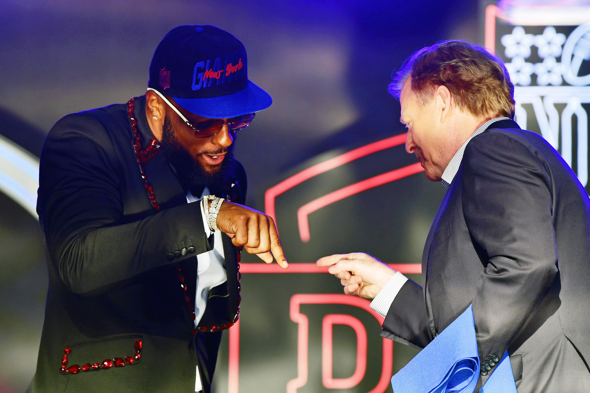 Oregon defensive end Kayvon Thibodeaux with NFL commissioner Roger Goodell after being selected as the fifth overall pick to the New York Giants during the first round of the 2022 NFL Draft at the NFL Draft Theater.