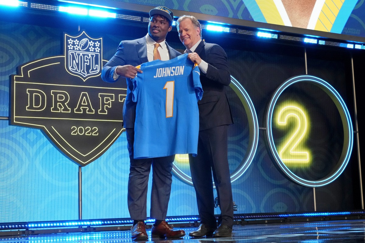 Los Angeles Chargers Draft Zion Johnson With 17th Overall Pick