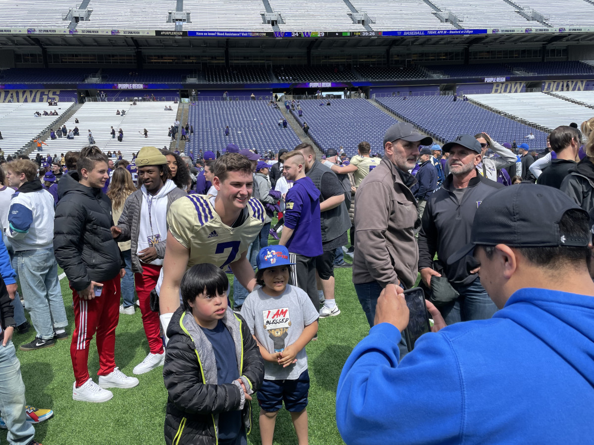 Sam Huard and a couple of young fans.