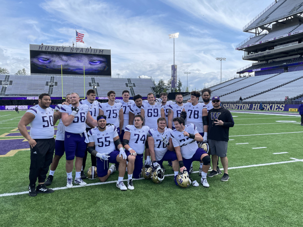 The UW offensive linemen took a post-scrimmage photo.