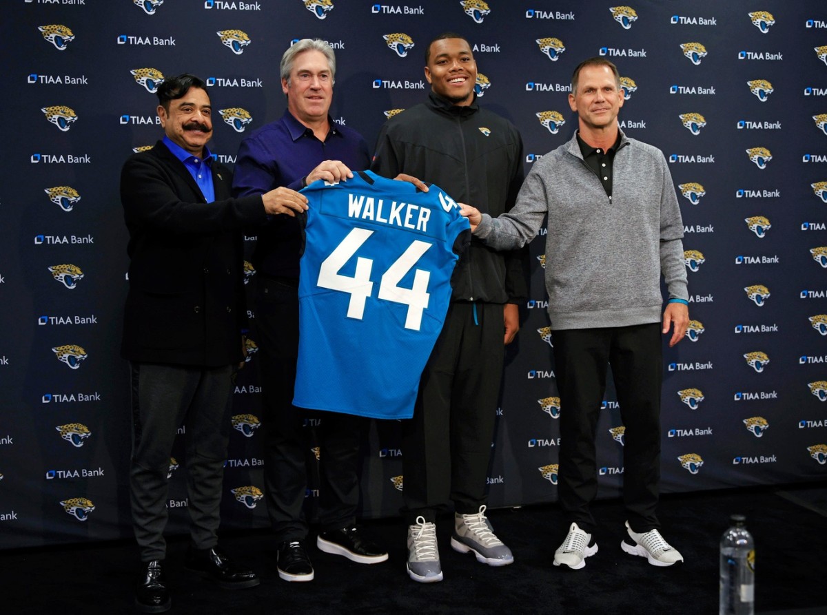 19C Jersey de football 33 Devin Lloyd Jacksonville''jaguars''44 Travon  Walker 