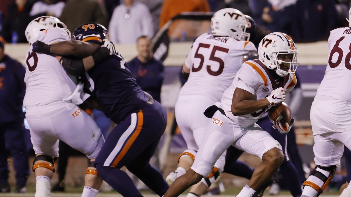 Buffalo Bills running back Raheem Blackshear (35) returns a kick