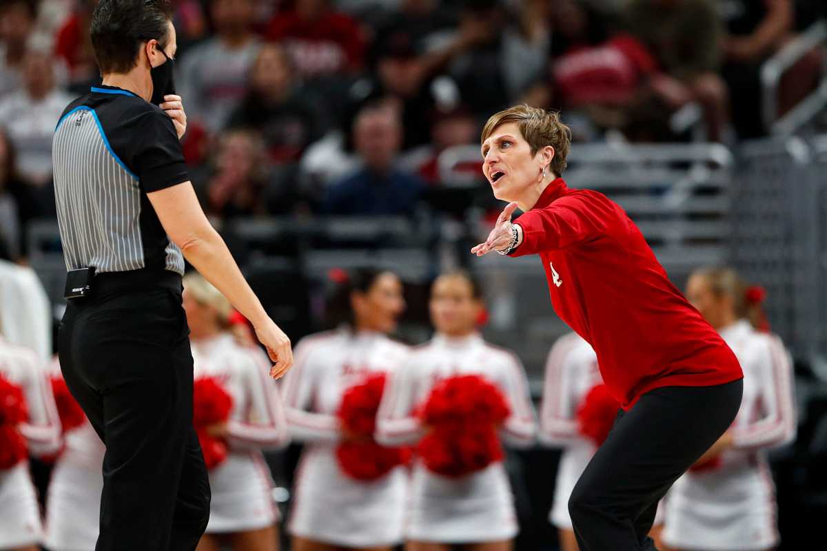 Teri Moren questions the referee.