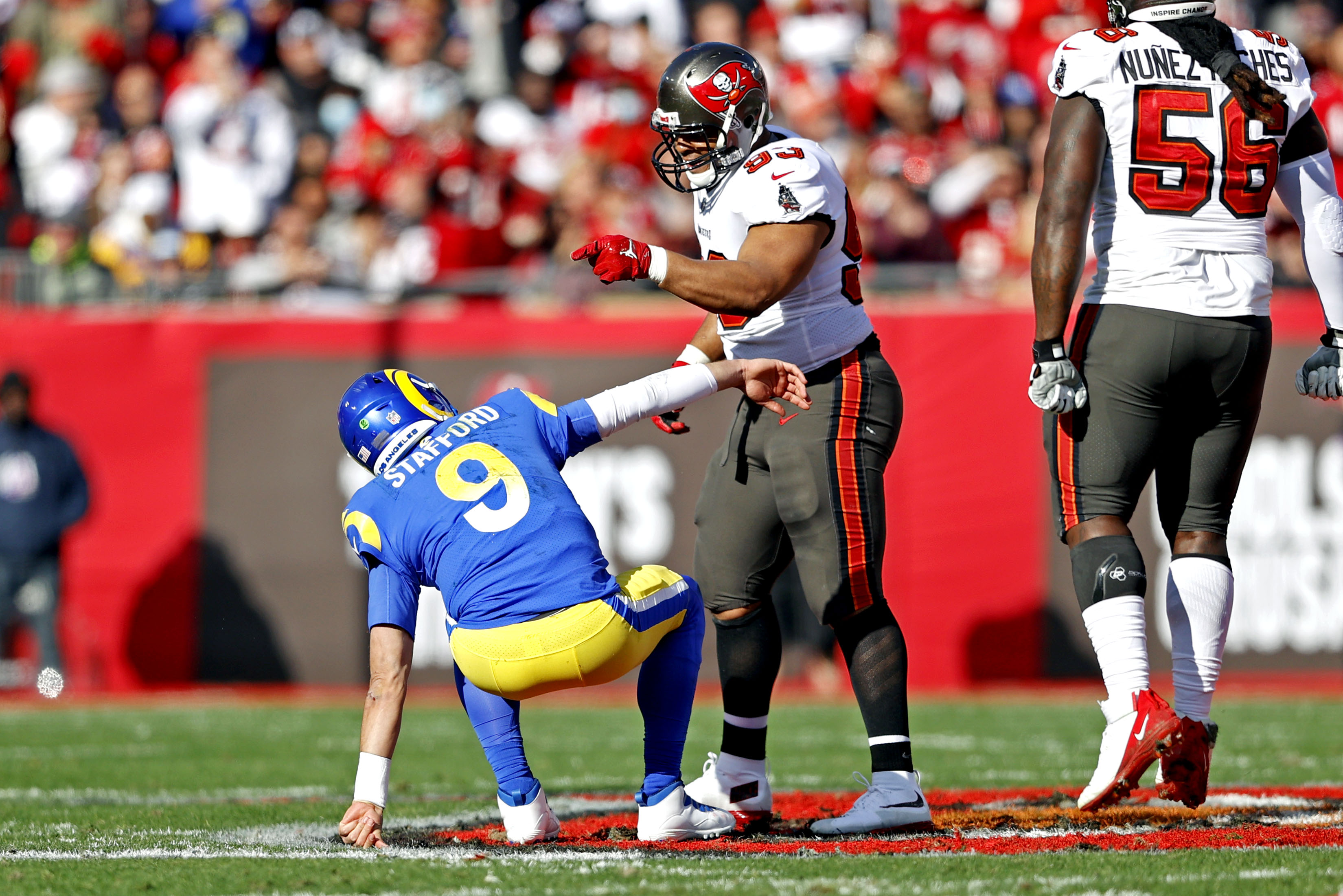 Ndamukong Suh heads to Bucs after one-year stint in L.A. 