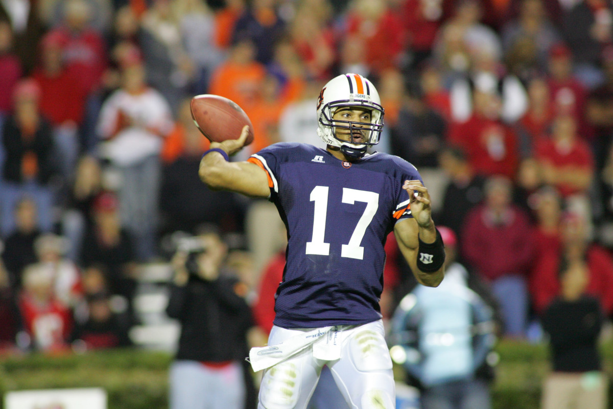 November 13, 2004 Auburn, AL USA Auburn Tigers quarterback #17 Jason Campbell throws a pass against the Georgia Bulldogs in second half action. The Tigers beat the Georgia Bulldogs 24-6 at Jordan-Hare Stadium, Auburn Al.