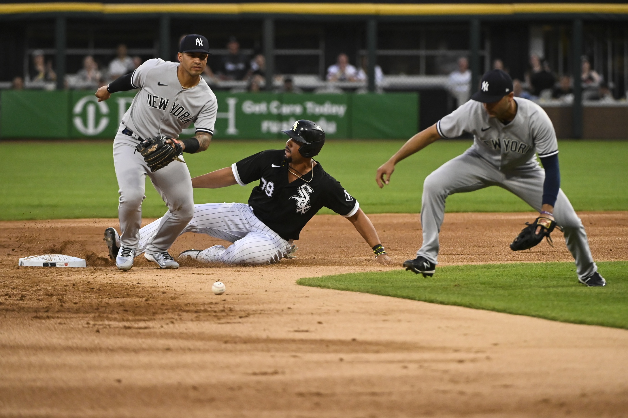 The error Yankees' Isiah Kiner-Falefa made that led to his