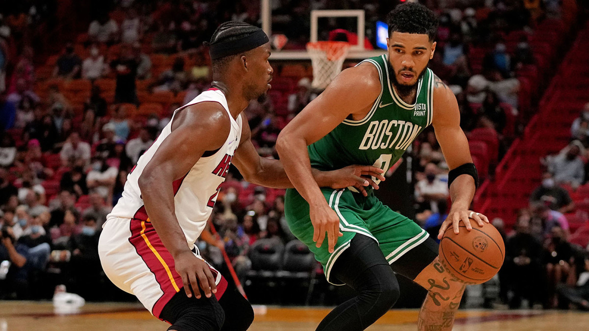 Boston Celtics' Jayson Tatum dunks against the Miami Heat during