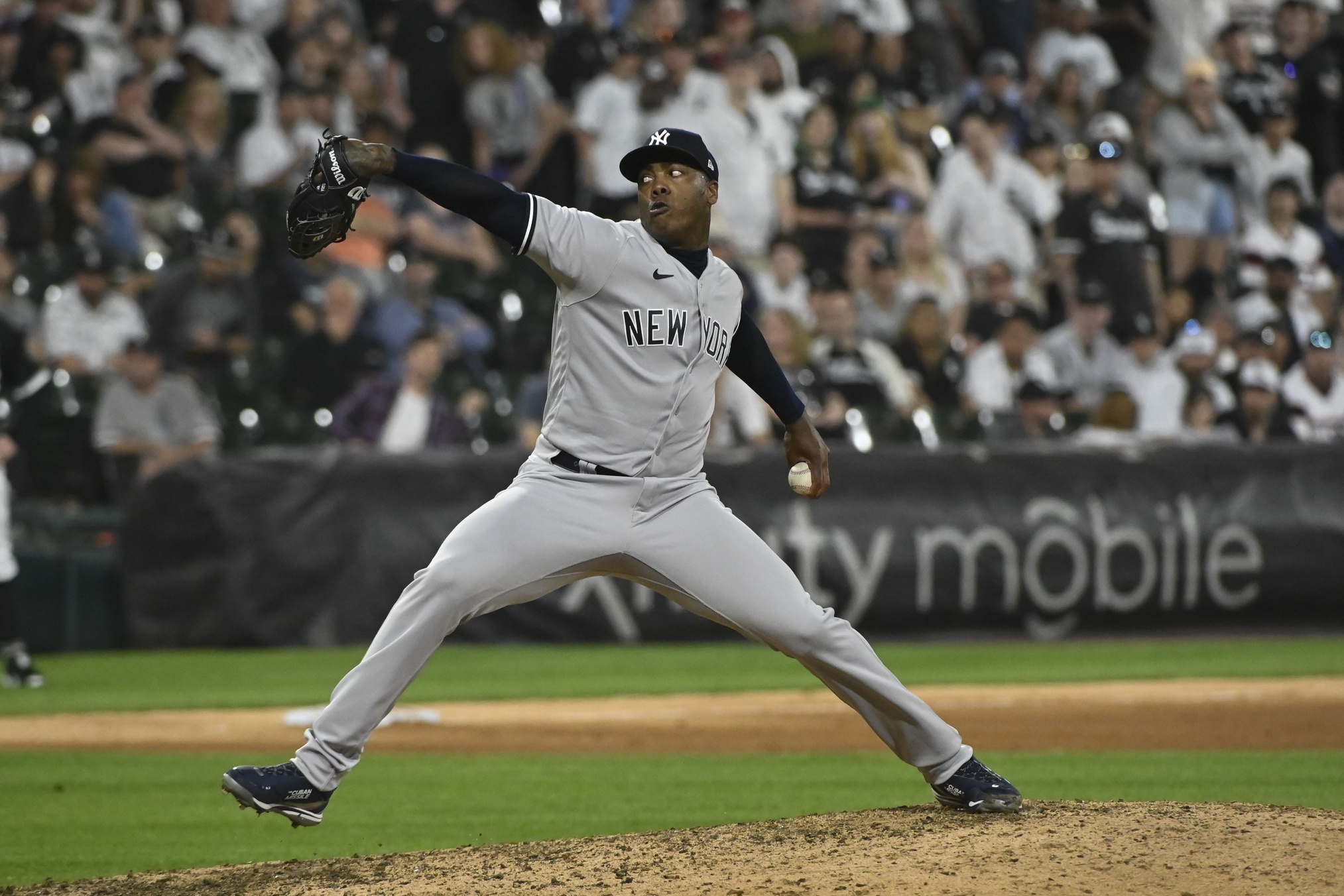 New York Yankees closer Aroldis Chapman blows save against Minnesota Twins  - Sports Illustrated NY Yankees News, Analysis and More