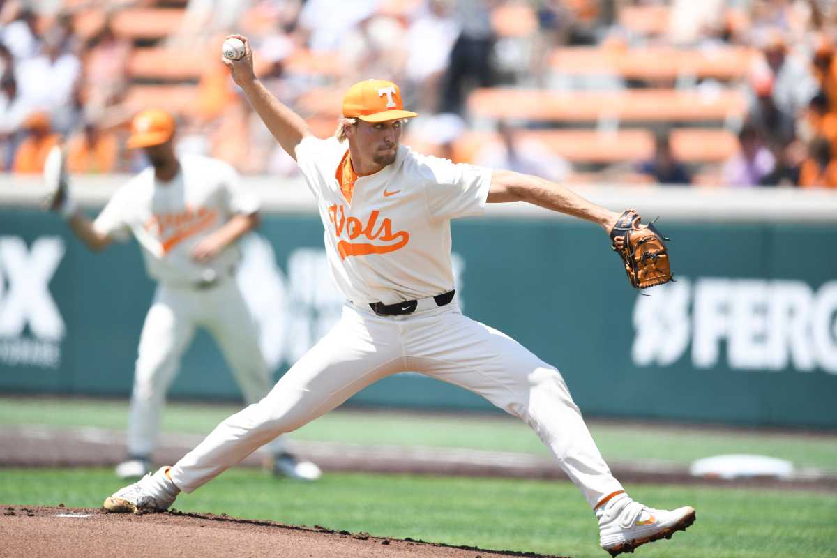 No. 1 Tennessee historically drubs Mississippi State, 27-2