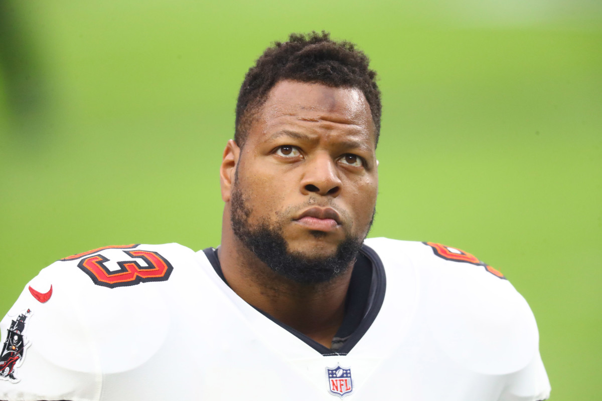 Buccaneers' Ndamukong Suh, a soon-to-be father, seeking first