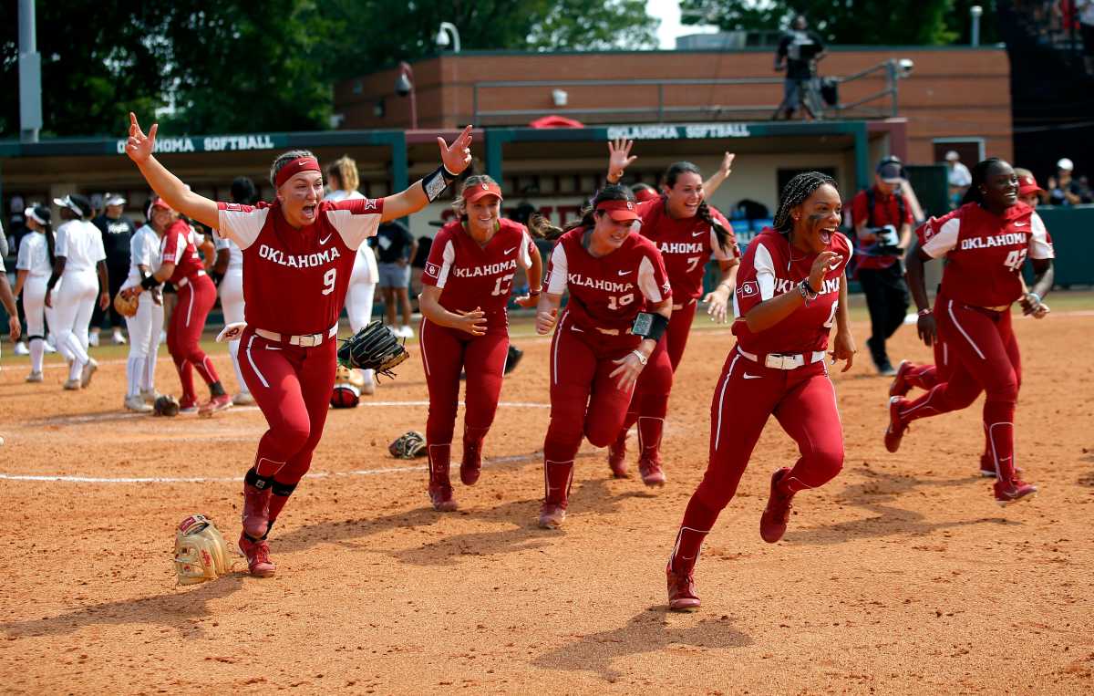 SB - 2022 Super Regionals, Kinzie Hansen, Rylie Boone