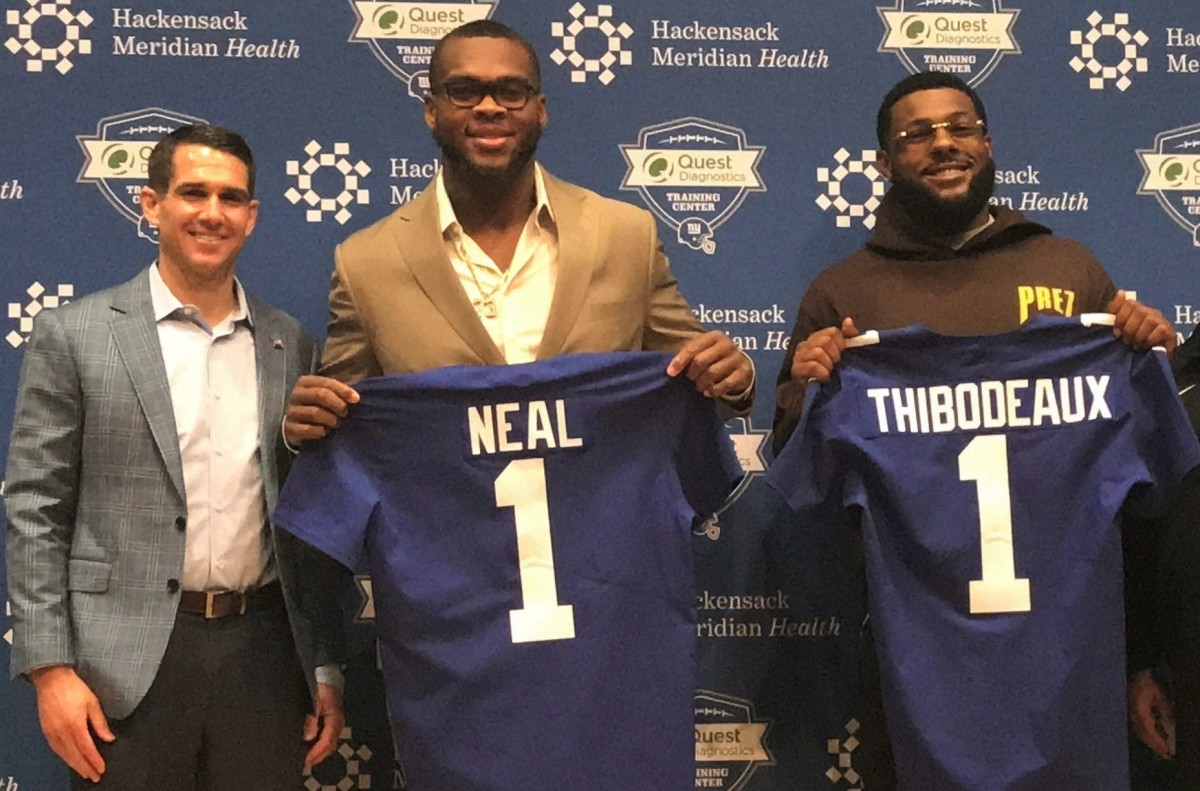 Giants general manager Joe Schoen, left, poses with first-round picks Evan Neal, center, and Kayvon Thibodeaux, right, at their introductory news conference Saturday in East Rutherford, NJ.
