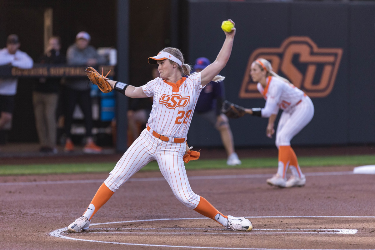 SB - Oklahoma State Cowgirls, Kelly Maxwell, 2022 Women's College World Series