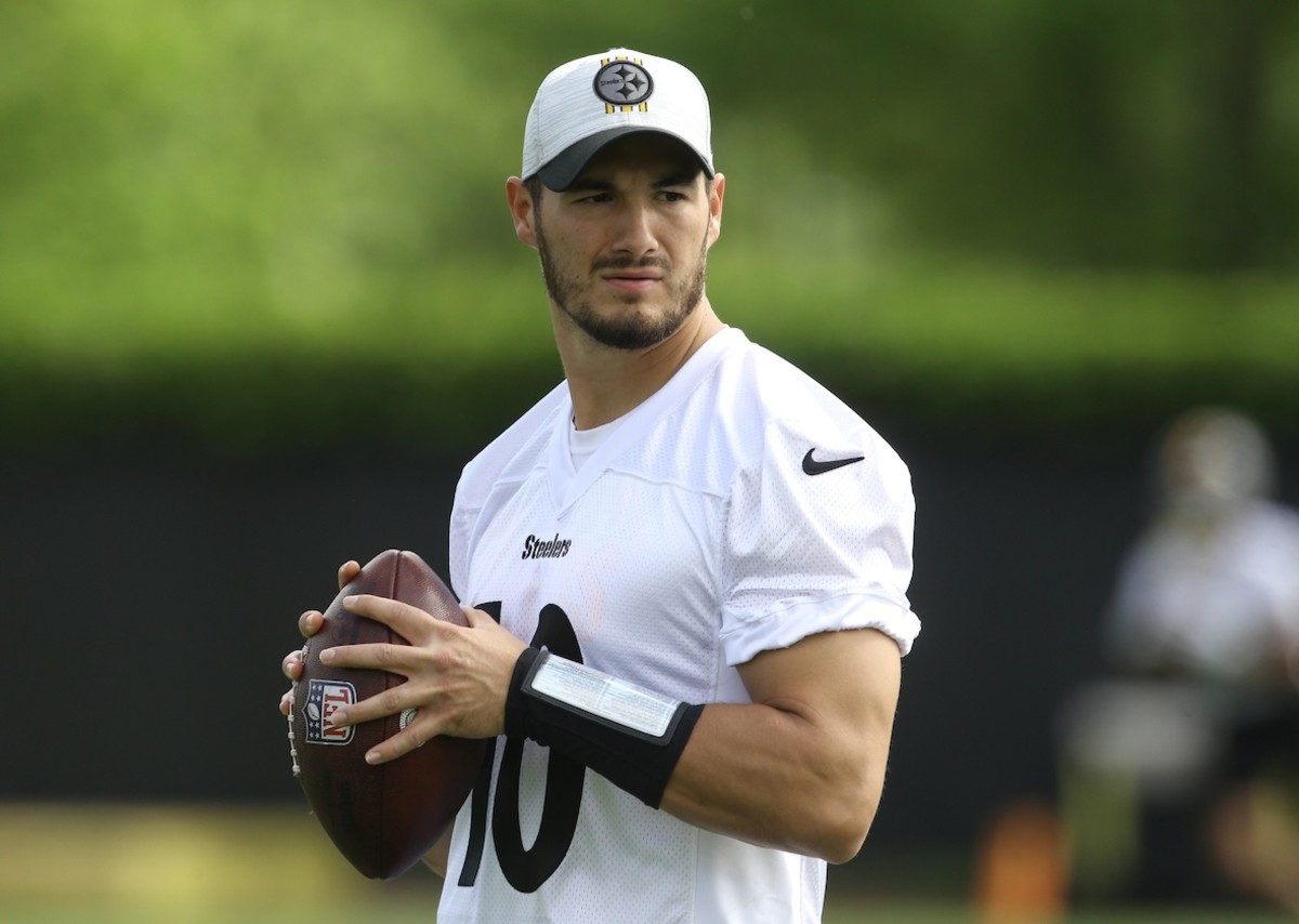 Chase Claypool Signs Old Mitch Trubisky Jersey at Soldier Field