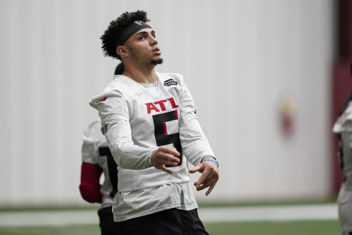 Falcons OTA observations: Desmond Ridder's accuracy already a hot topic? -  The Athletic