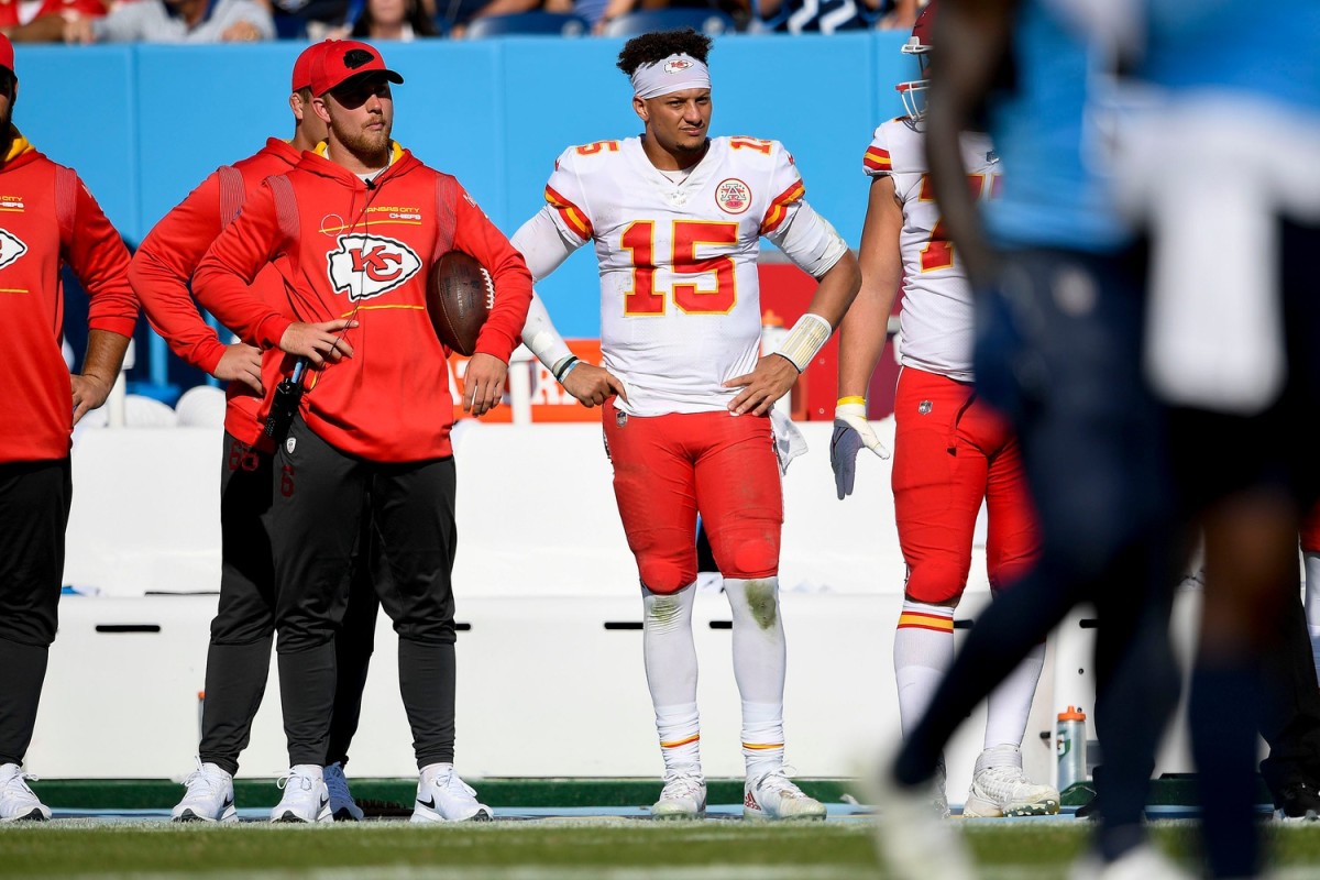 Kansas City Chiefs quarterback Patrick Mahomes (15) watches from the sidelines during the fourth quarter at Nissan Stadium Sunday, Oct. 24, 2021 in Nashville, Tenn.