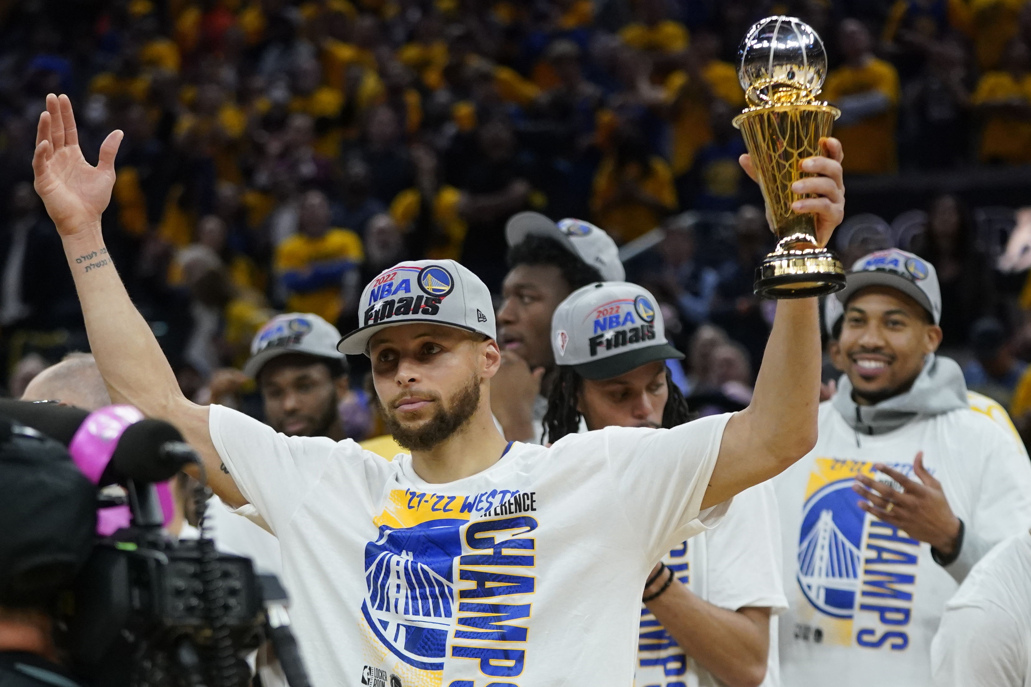 Golden State Favored Against Boston to Win Game 1, NBA Finals - Sports ...