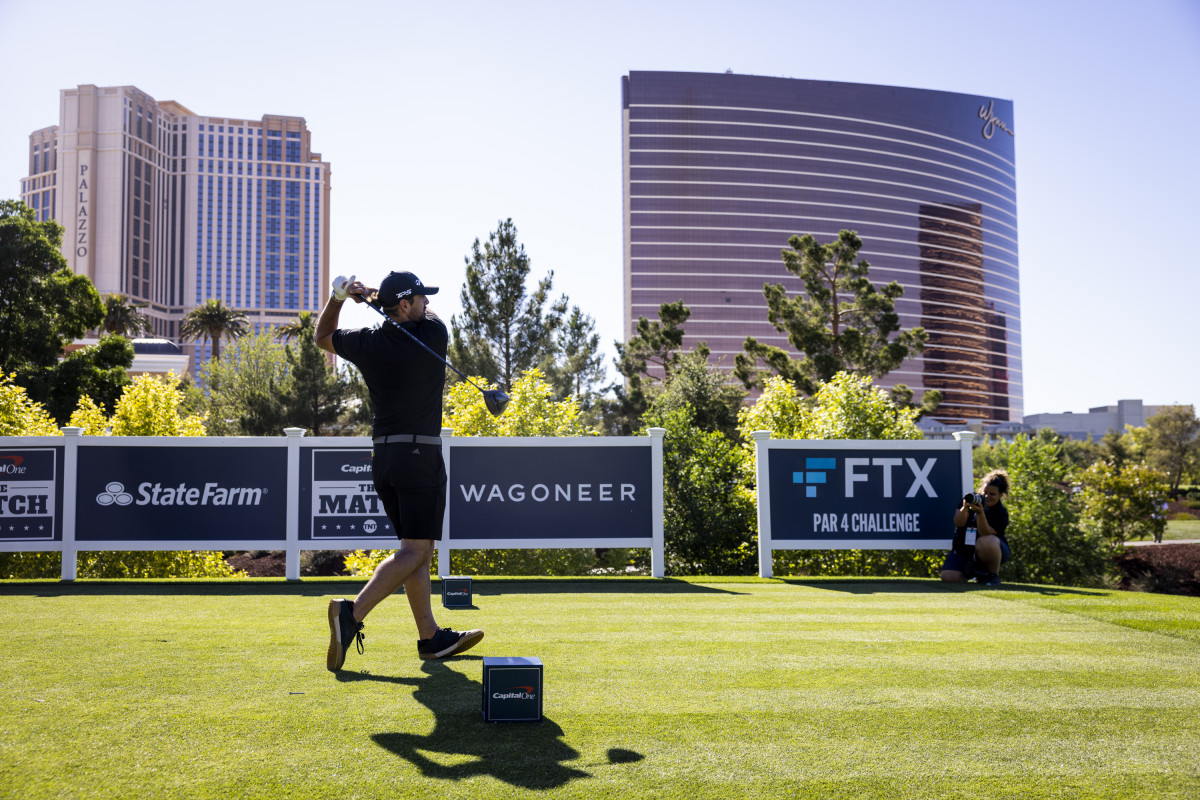 Aaron Rodgers sinks putt to win 'The Match' versus Tom Brady