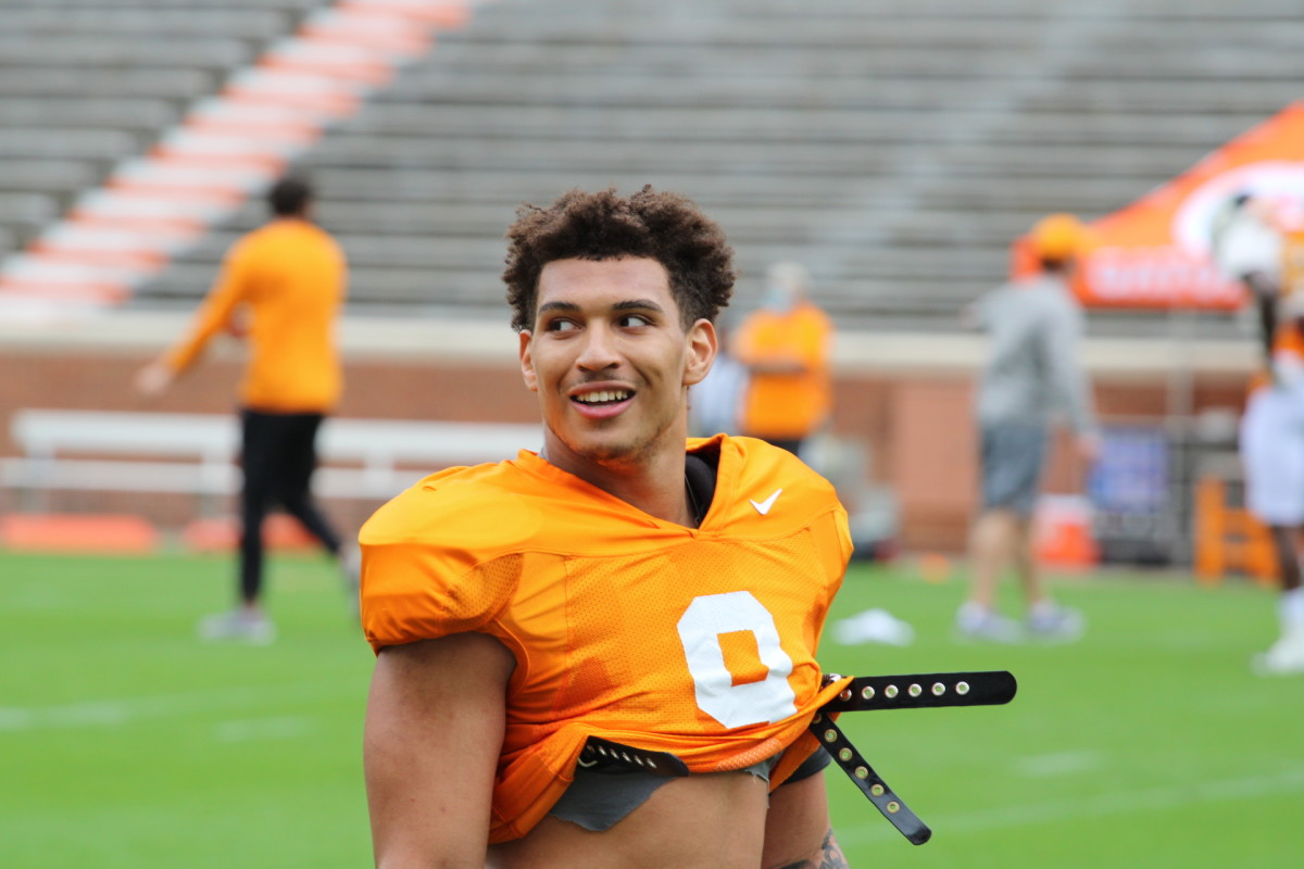 Tennessee Vols DE Tyler Baron Withdraws Name From Transfer Portal