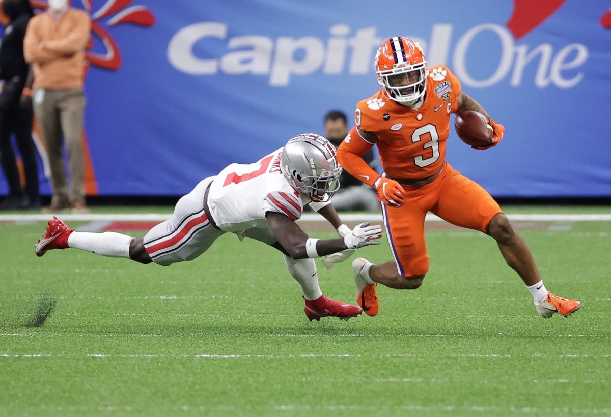 Clemson Tigers wide receiver Amari Rodgers (3) runs the ball around Ohio State Buckeyes cornerback Sevyn Banks (7). Mandatory Credit: Chuck Cook-USA TODAY 