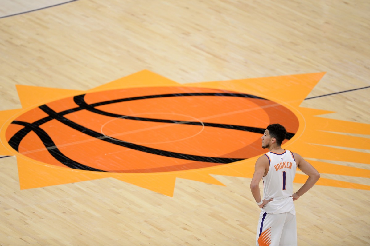 NBA Playoffs: Lakers' LeBron James Gave Suns' Devin Booker A