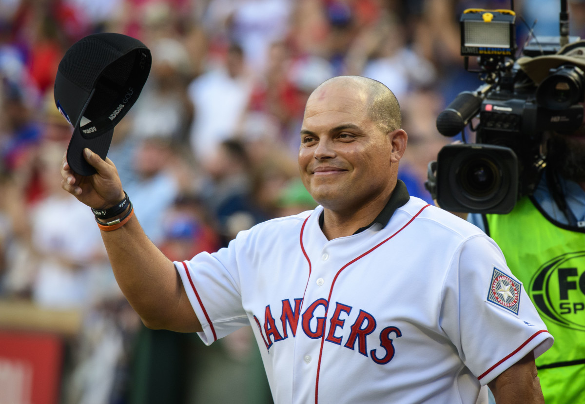 Rangers icon Pudge Rodriguez sees son flirt with no-hitter