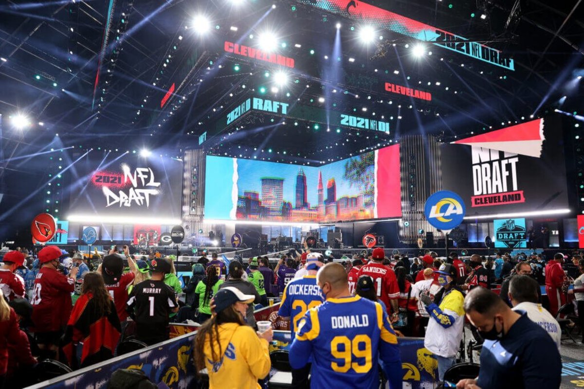 WATCH] FULL day one tracker of the 2021 NFL Draft live coverage - Visit NFL  Draft on Sports Illustrated, the latest news coverage, with rankings for  NFL Draft prospects, College Football, Dynasty