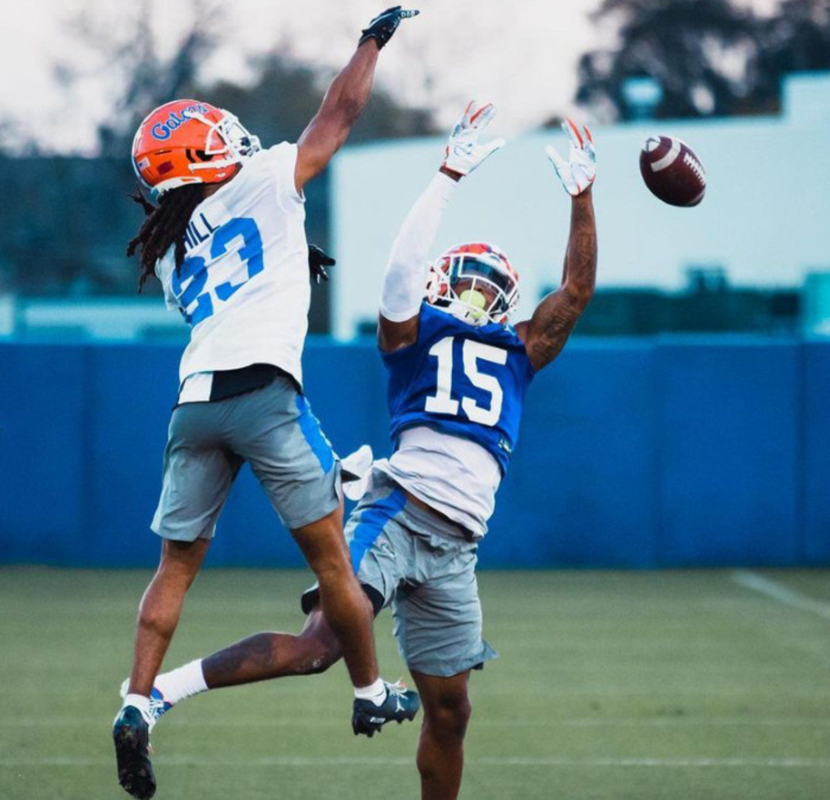 Jaydon Hill goes up against WR Jacob Copeland in Spring practice