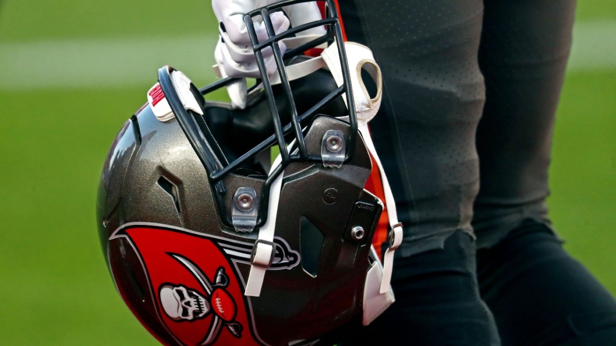 Tampa Bay Buccaneers Officially Sign Britt, Wilcox, Stuard - Sports