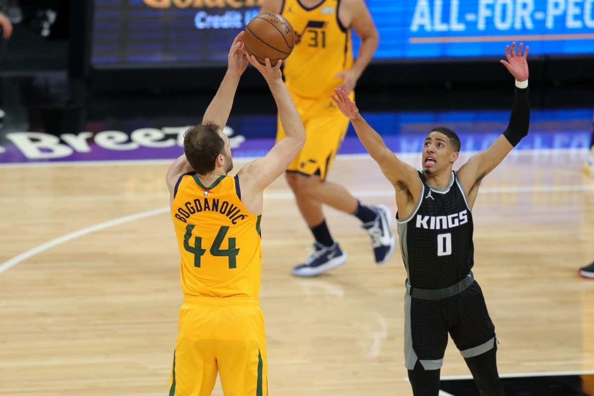 Bojan Bogdanovic (44) knocks down a three pointer against the Sacramento Kings