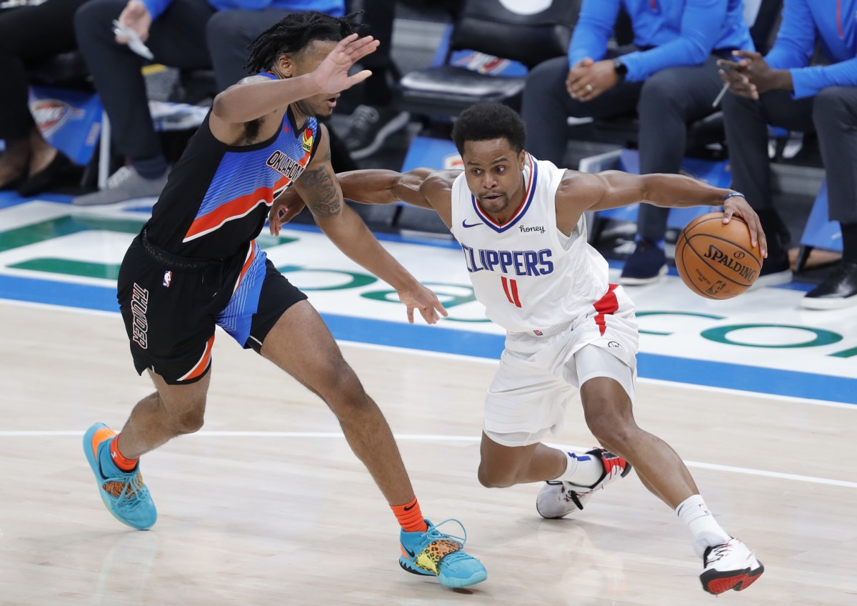 Los Angeles Clippers guard Yogi Ferrell (11) drives to the basket around Oklahoma City Thunder forward Josh Hall. (Alonzo Adams/USA TODAY Sports)