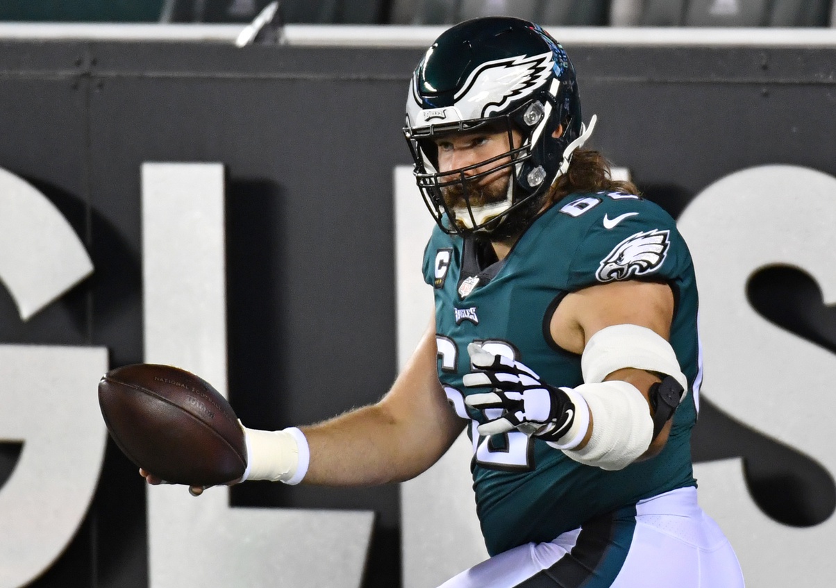 Philadelphia Eagles Ryan Kerrigan Hasn't Thrown in the Towel on a  Disappointing Season - Sports Illustrated Philadelphia Eagles News,  Analysis and More