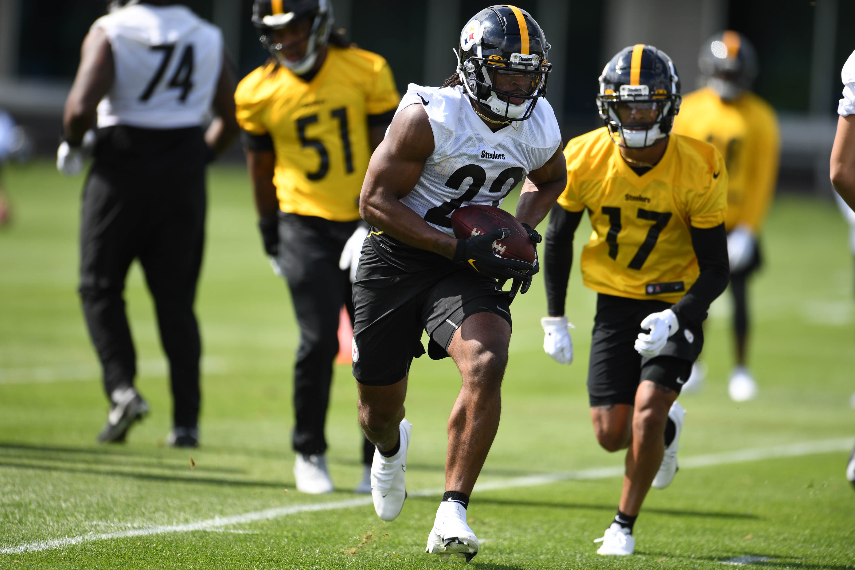 Najee Harris Signs Rookie Contract With Pittsburgh Steelers - Sports ...