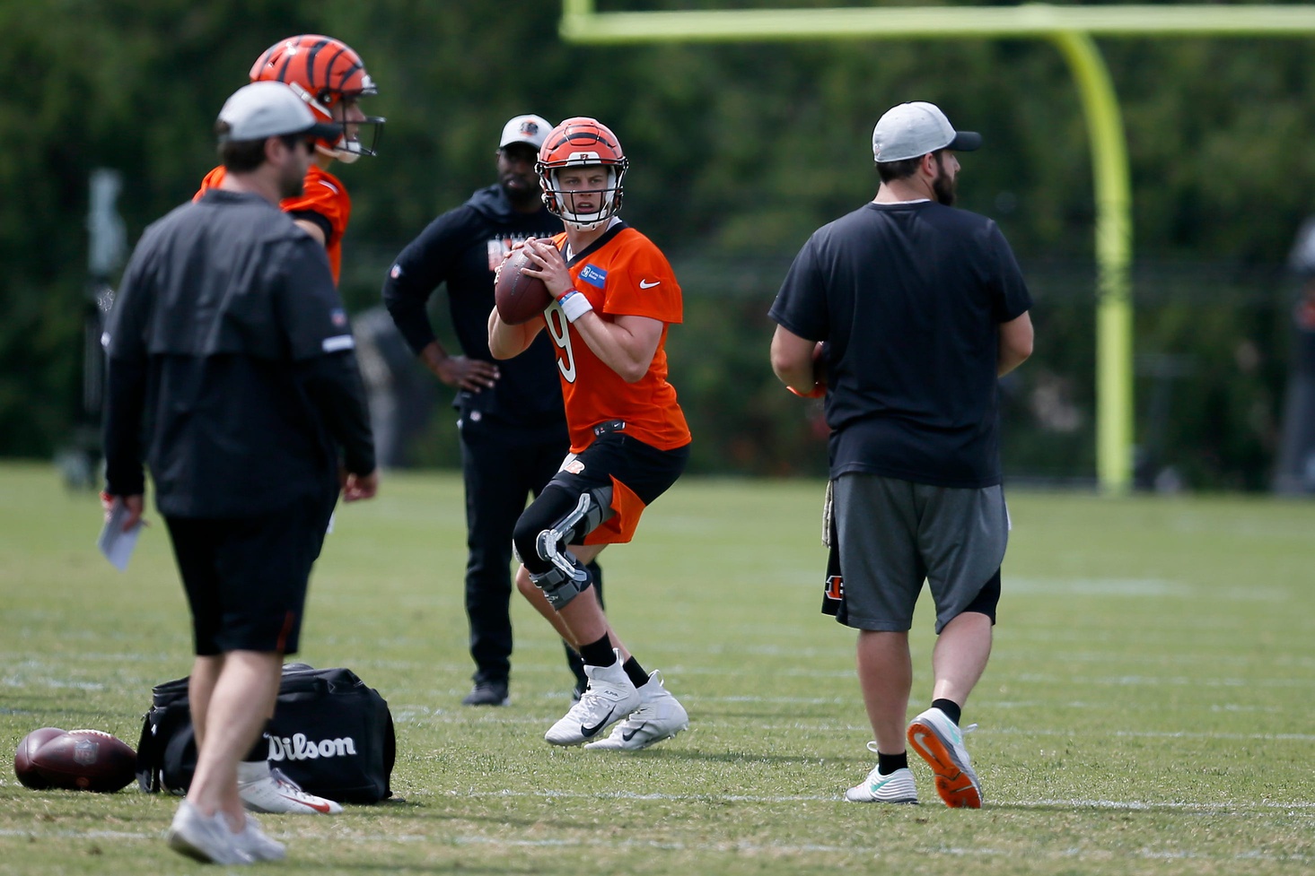 James Rapien on X: Joe Burrow sporting a new haircut at today's practice…And  the #Bengals new secret weapon? Wide receiver DJ Reader. He caught passes  for Burrow during warmups