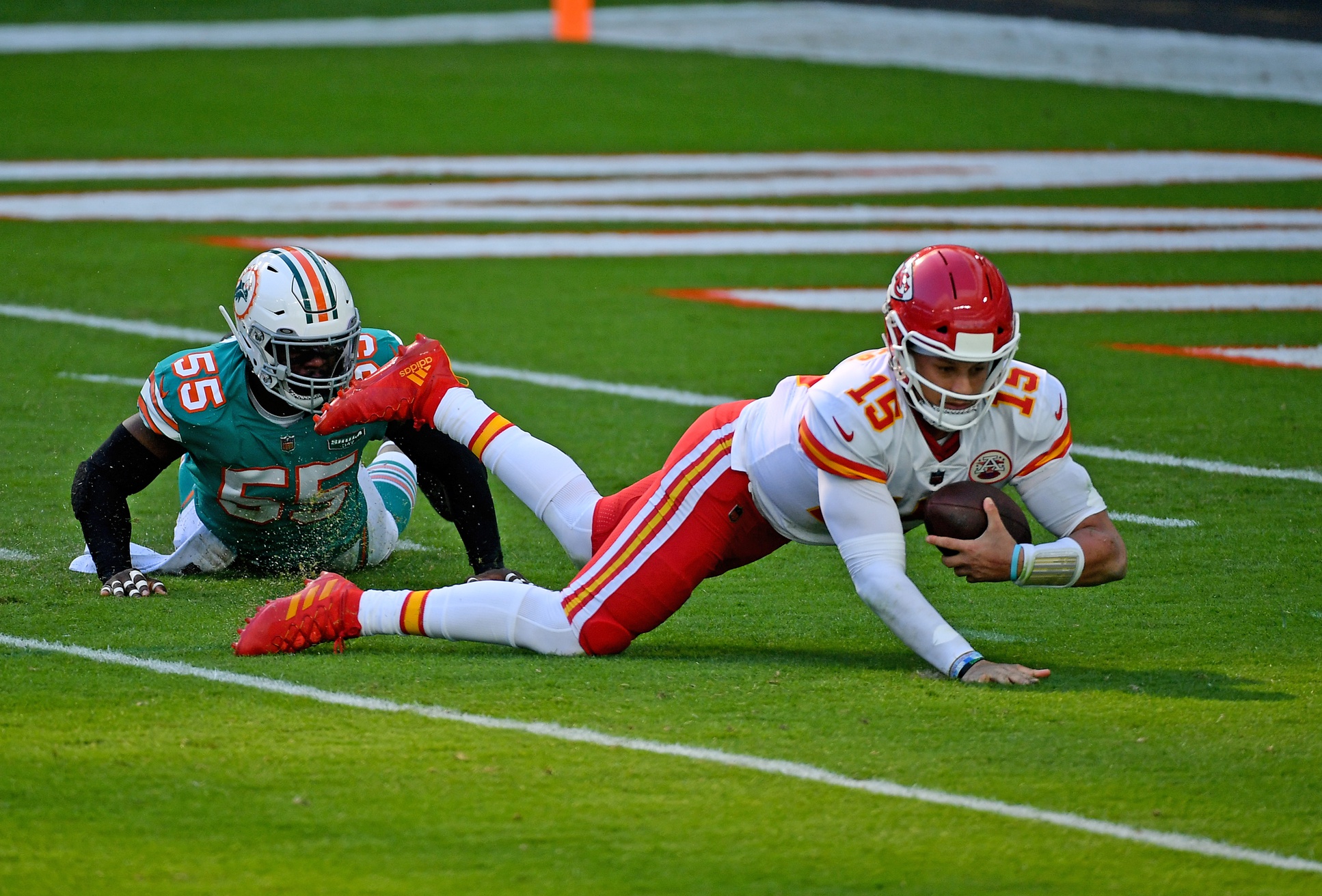 new-contract-for-baker-sports-illustrated-miami-dolphins-news