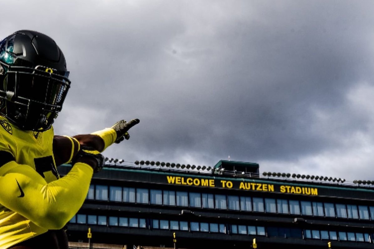 Sneed poses for a photoshoot inside Autzen Stadium during his official visit.