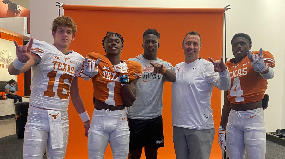 Texas Longhorns Recruiting News QB Arch Manning Is In Texas and in a