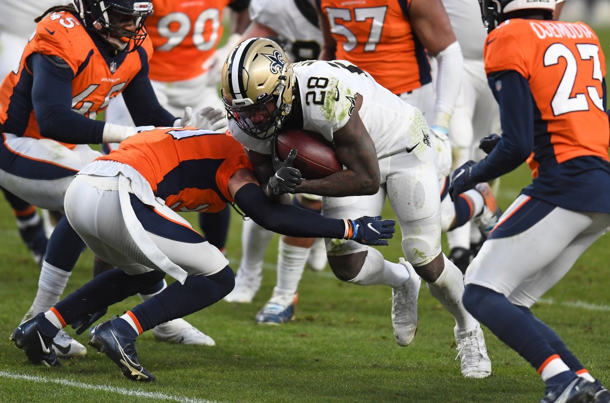 New Orleans Saints running back Latavius Murray carries Viking defender  with him on goal-line TD