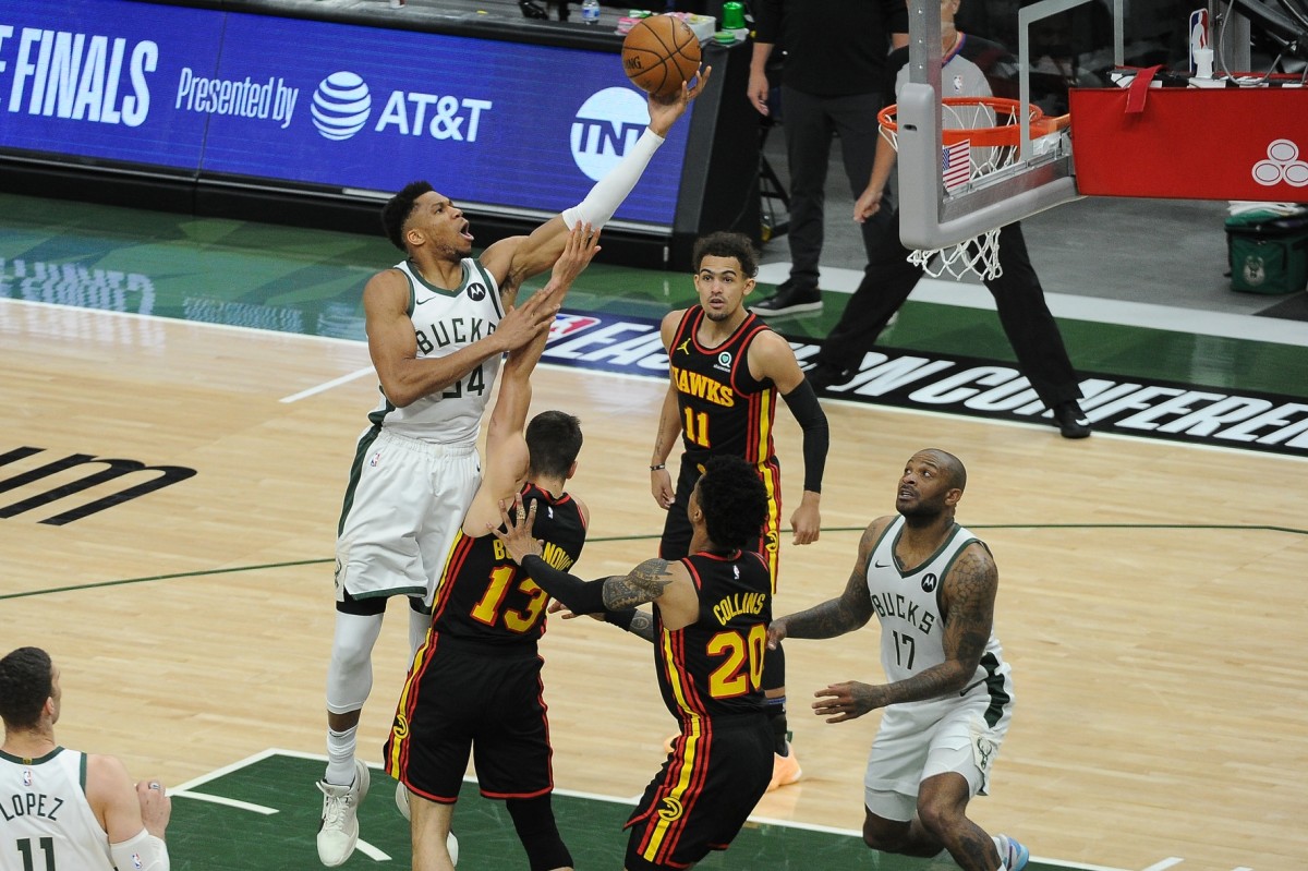 NBA Playoffs Bucks-Hawks: Watch Giannis Antetokounmpo Warm ...