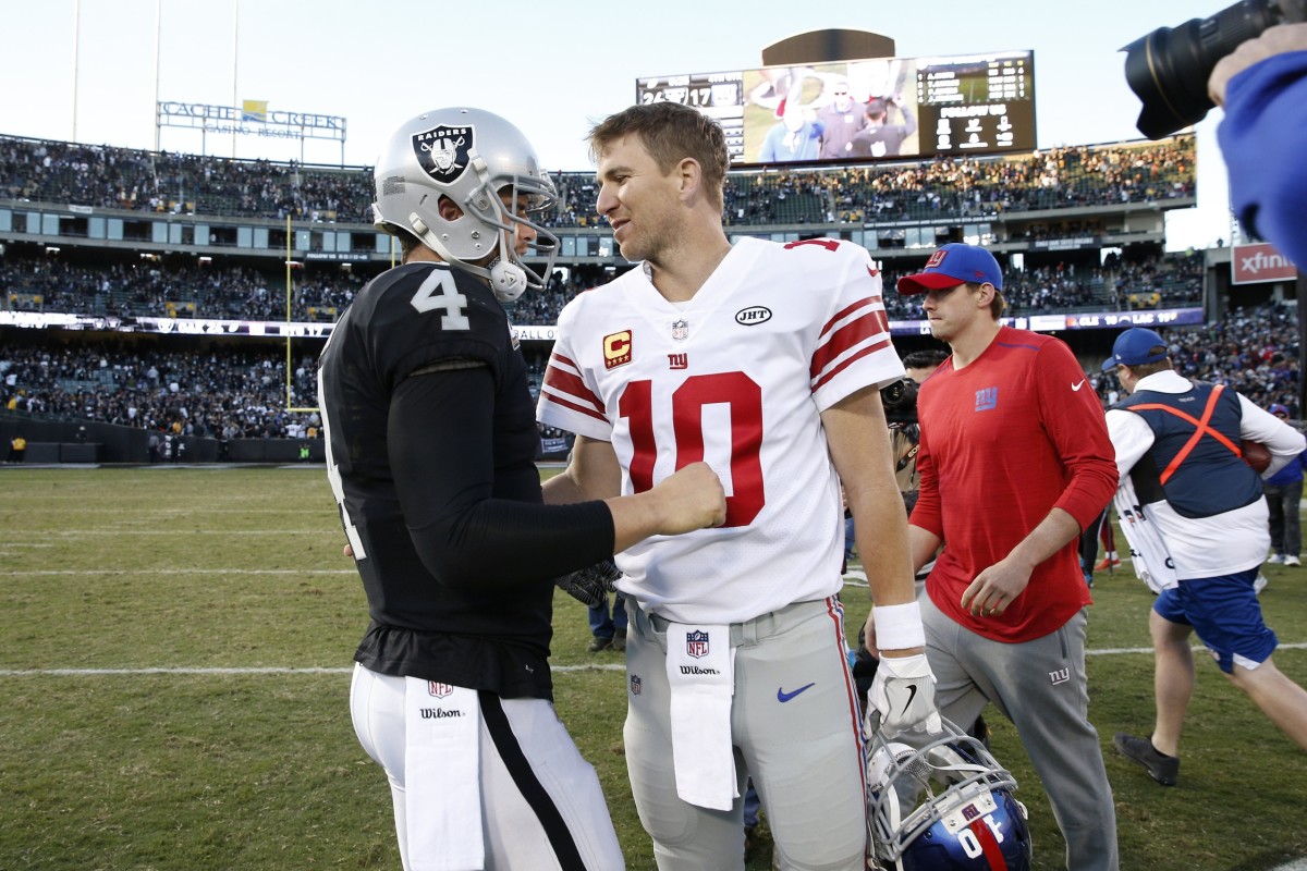 Manning shines as Giants beat Raiders 44-7